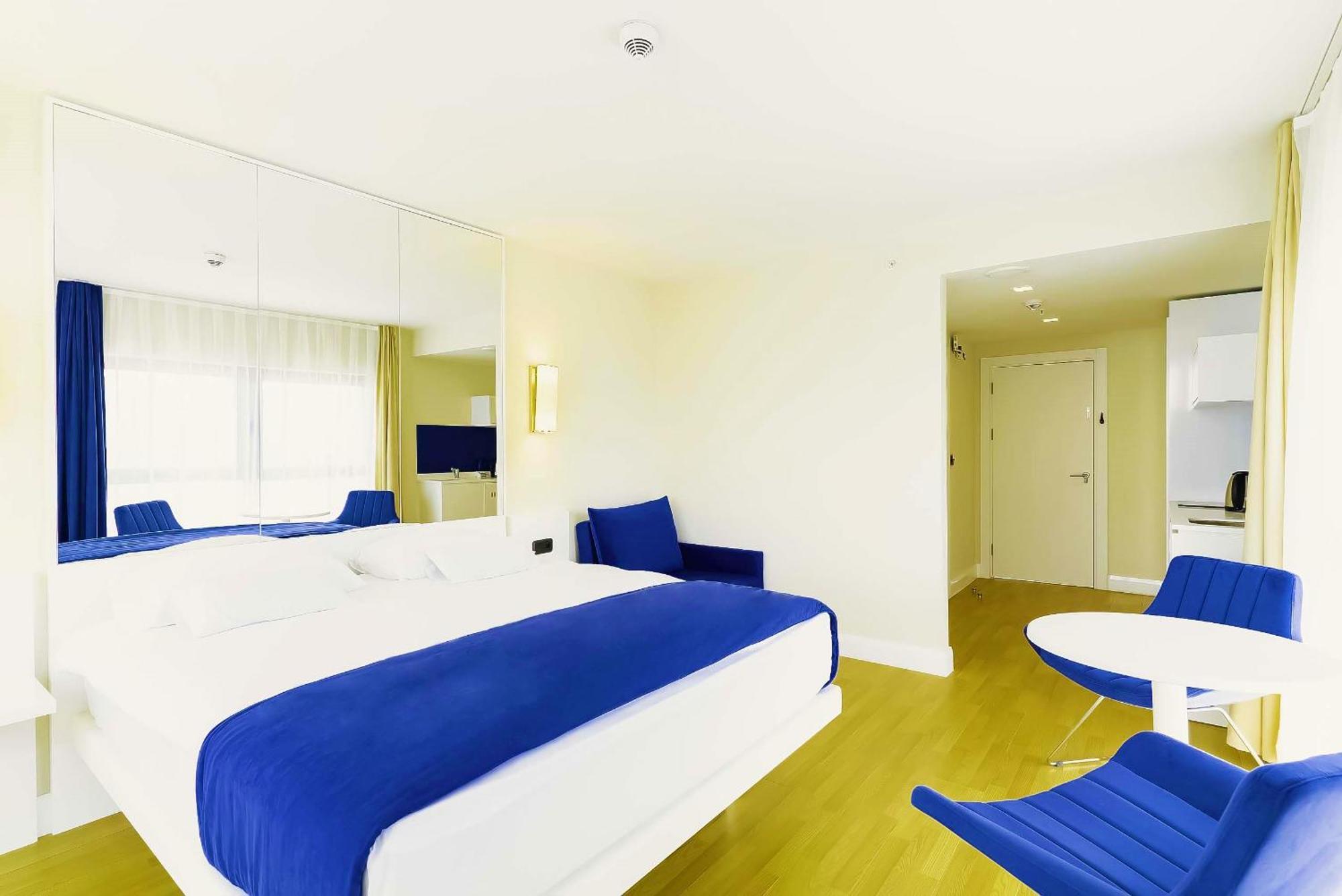 Orbi City Hotel With Sea View バトゥーミ エクステリア 写真