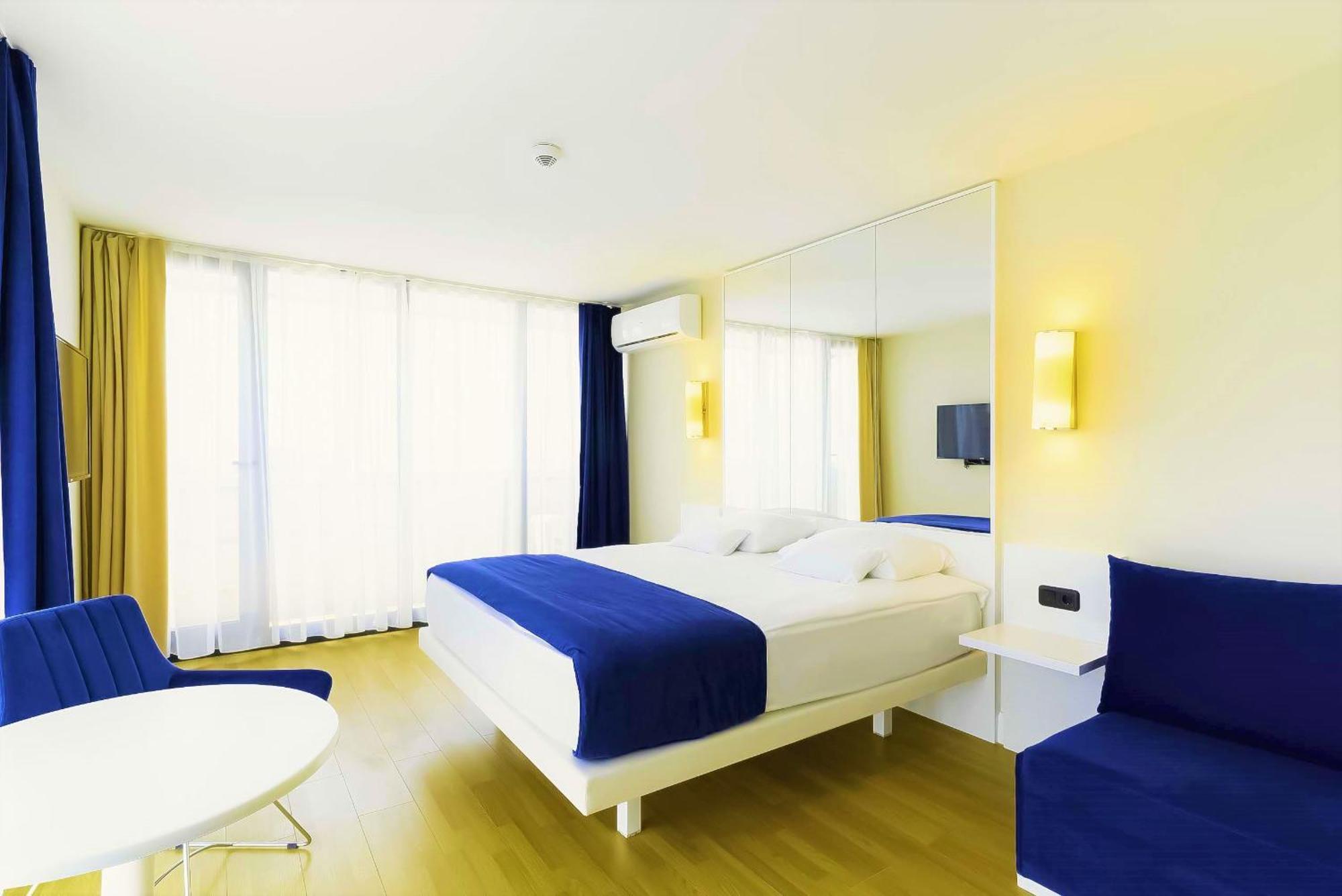 Orbi City Hotel With Sea View バトゥーミ エクステリア 写真